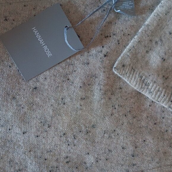 Hannah Rose speckled cashmere scarf and 4-ply texting gloves set - Picture 4 of 4